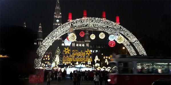 Christkindlmarkt vor dem Rathaus in Wien