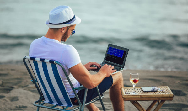 Wiener Singles Entwickler arbeitet am Strand